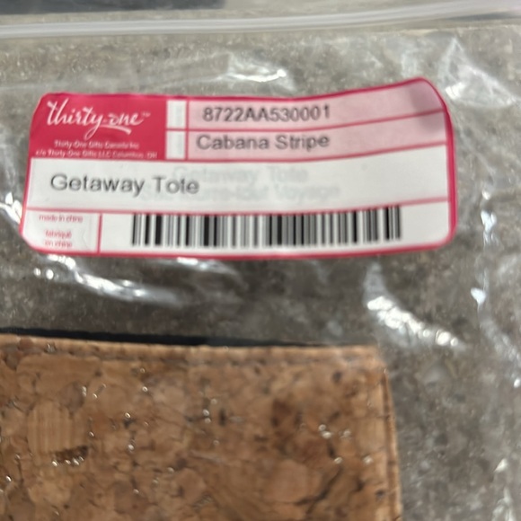 NWT- thirty one getaway tote in cabana stripe. - Picture 5 of 5